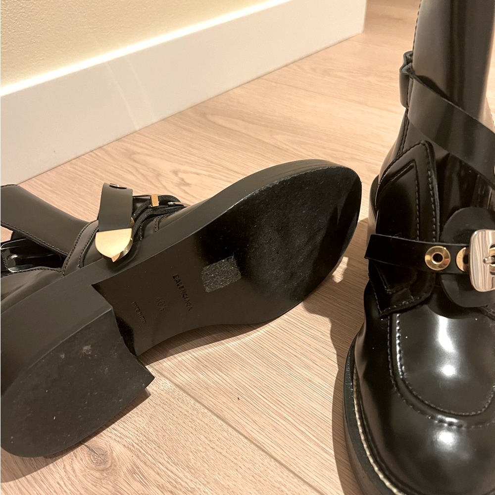 black ceinture leather ankle boots